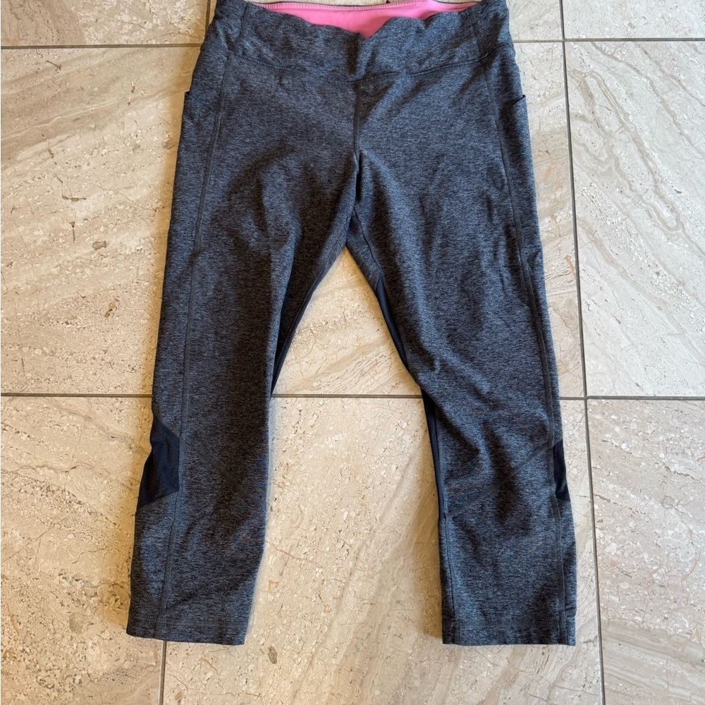 Lululemon Gray Leggings 21" crops no flaws size 10